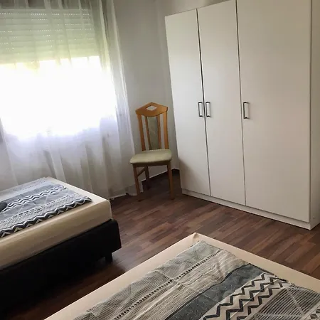 Cleopatra - Ganze Haus