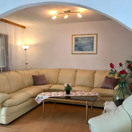 Cleopatra - Ganze Haus